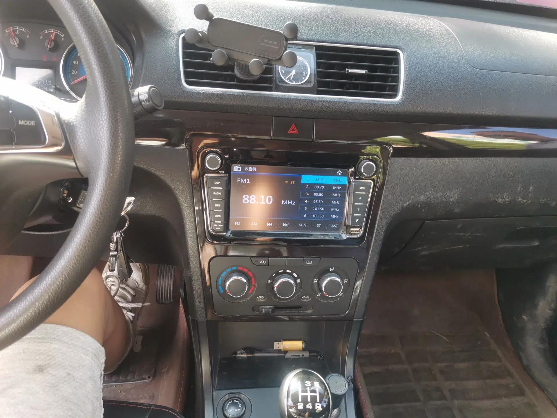 Dongfeng Fengon 360 2015 1.5L Manual Comfort 7-Seater China IV Standard — миниатюра 13