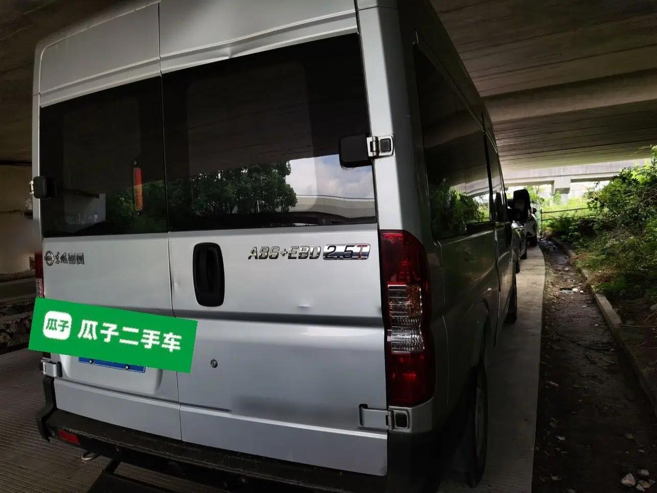 Dongfeng Yufeng 2016 2.5T Lingyun Edition Yulibao High-End Long Wheelbase Mid-Roof ZD25 — миниатюра 6