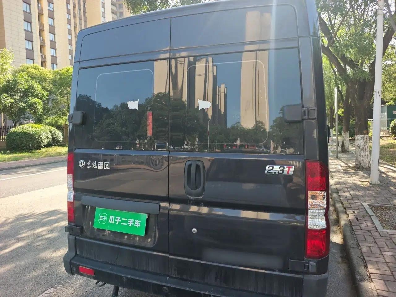 Dongfeng Yufeng 2020 2.5T V9 Logistics Vehicle Long Wheelbase Mid-Roof Design 6-9 Seater China V Emission Standard ZD25 — миниатюра 5