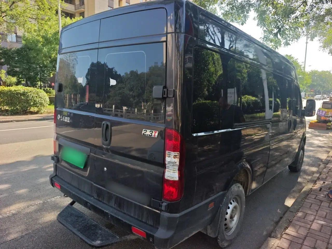 Dongfeng Yufeng 2020 2.5T V9 Logistics Vehicle Long Wheelbase Mid-Roof Design 6-9 Seater China V Emission Standard ZD25 — миниатюра 6