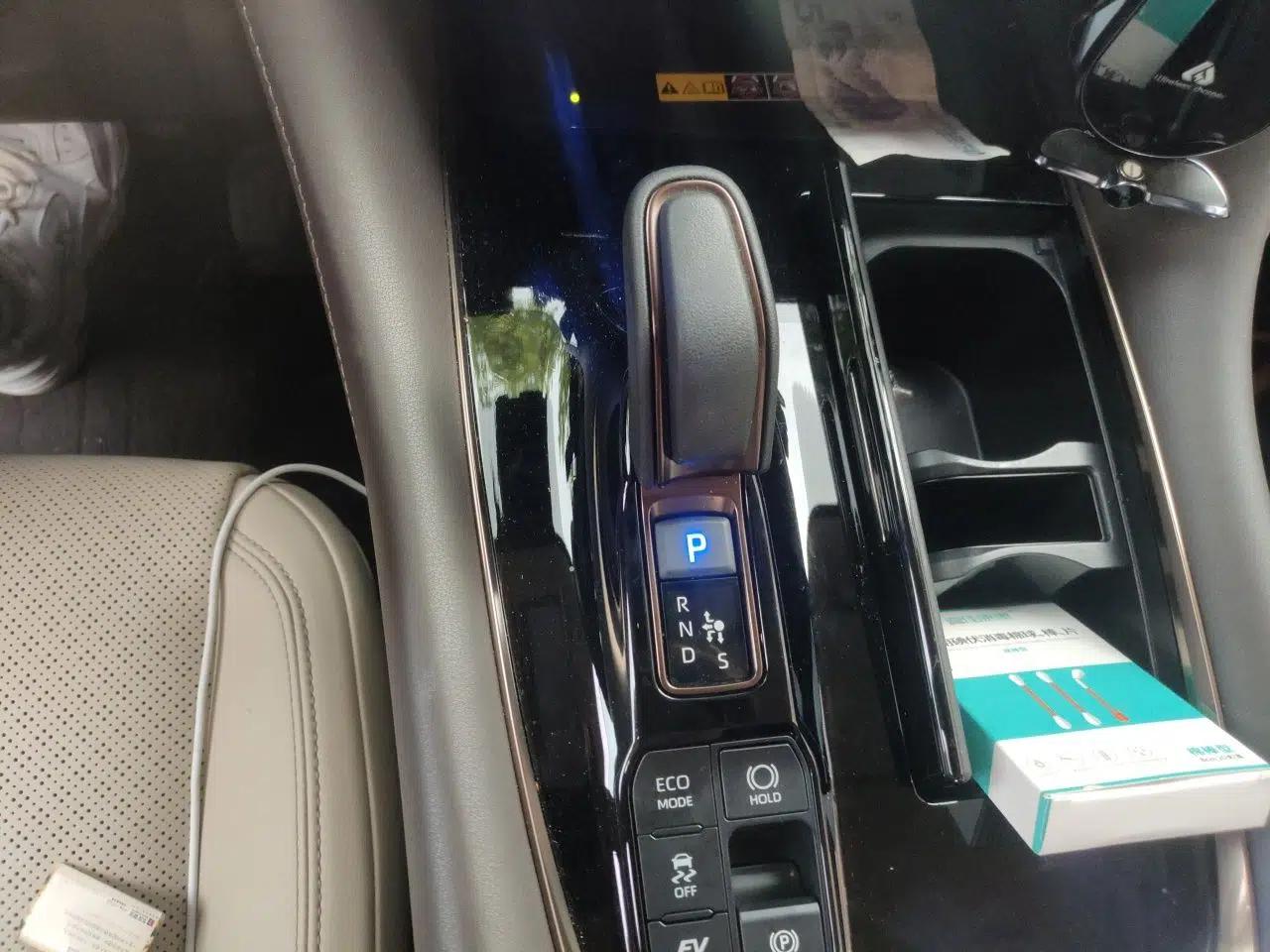 Toyota Alphard 2023 Dual-Motor 2.5L Premium Golden Edition — миниатюра 14