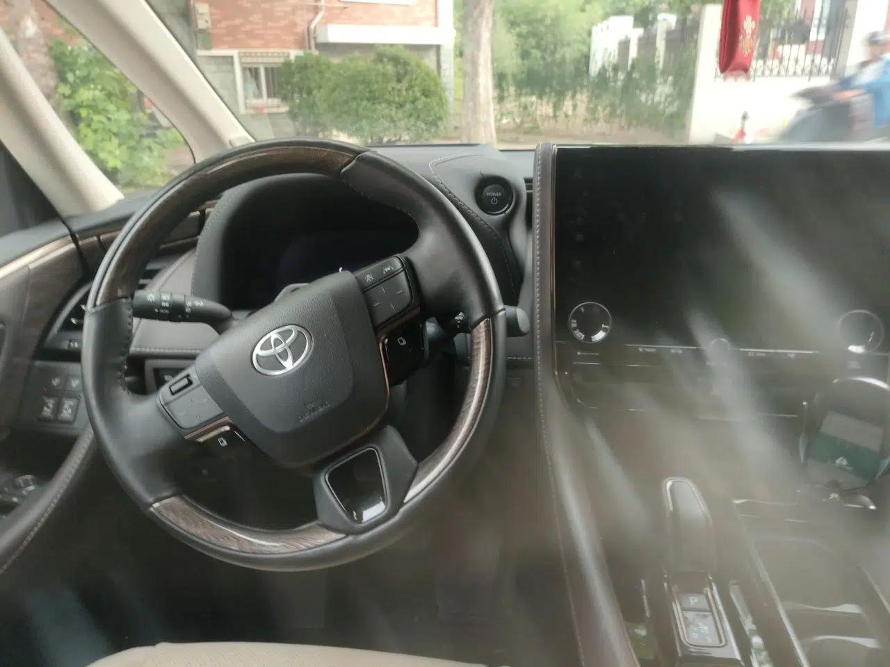 Toyota Alphard 2023 Dual-Motor 2.5L Premium Golden Edition — миниатюра 9