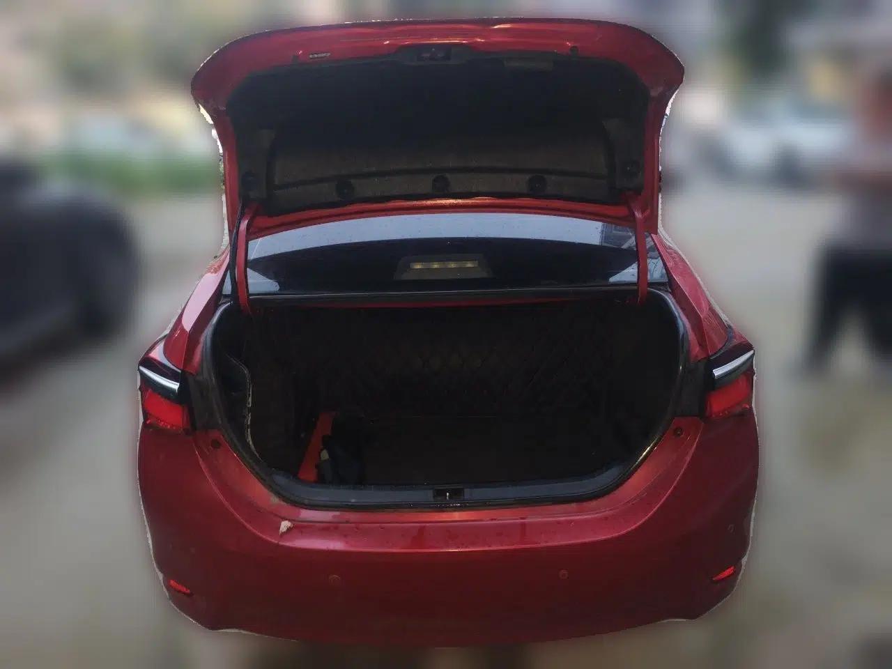 Toyota Corolla 2016 Dual-Engine 1.8L E-CVT Elite Edition — миниатюра 19
