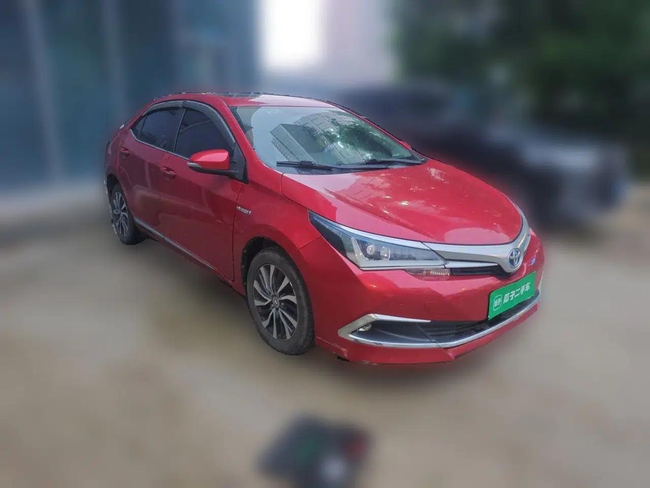 Toyota Corolla 2016 Dual-Engine 1.8L E-CVT Elite Edition — миниатюра 3
