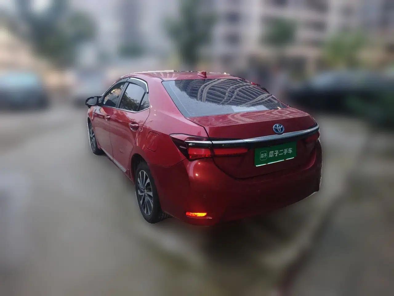 Toyota Corolla 2016 Dual-Engine 1.8L E-CVT Elite Edition — миниатюра 4
