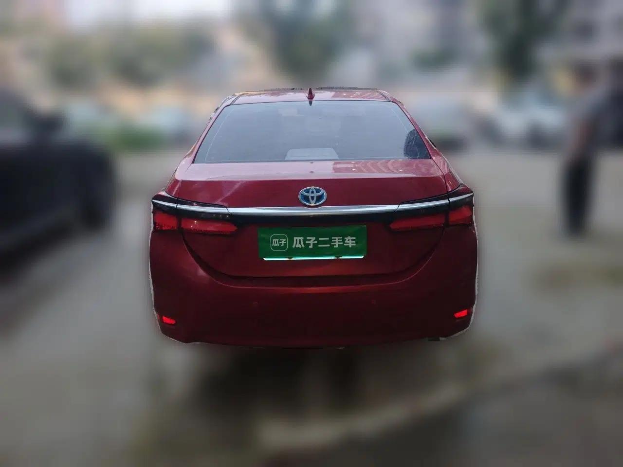 Toyota Corolla 2016 Dual-Engine 1.8L E-CVT Elite Edition — миниатюра 5