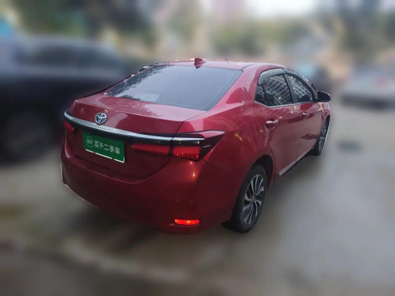 Toyota Corolla 2016 Dual-Engine 1.8L E-CVT Elite Edition — миниатюра 6
