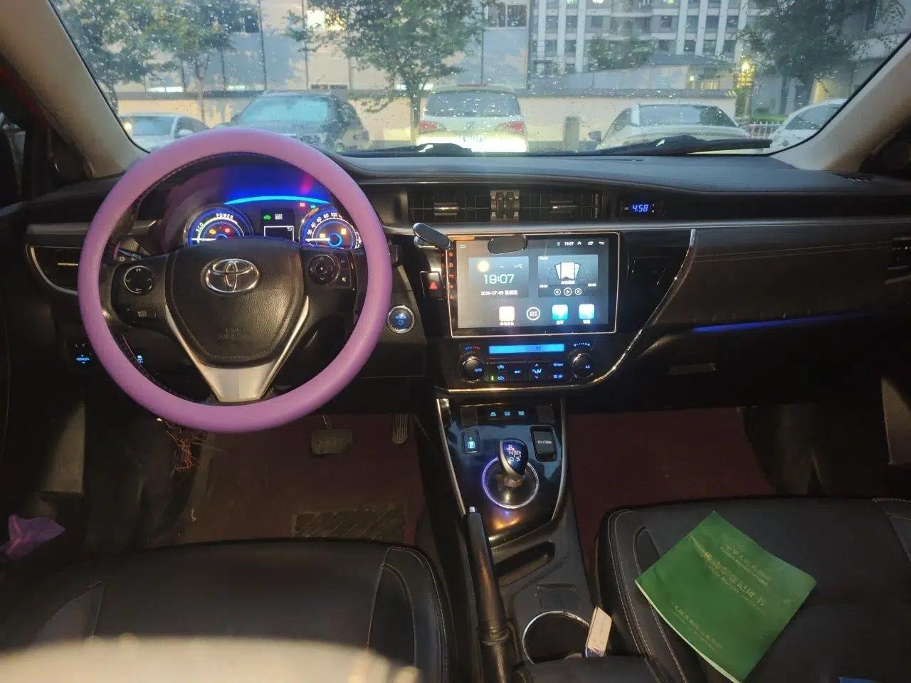 Toyota Corolla 2016 Dual-Engine 1.8L E-CVT Elite Edition — миниатюра 9