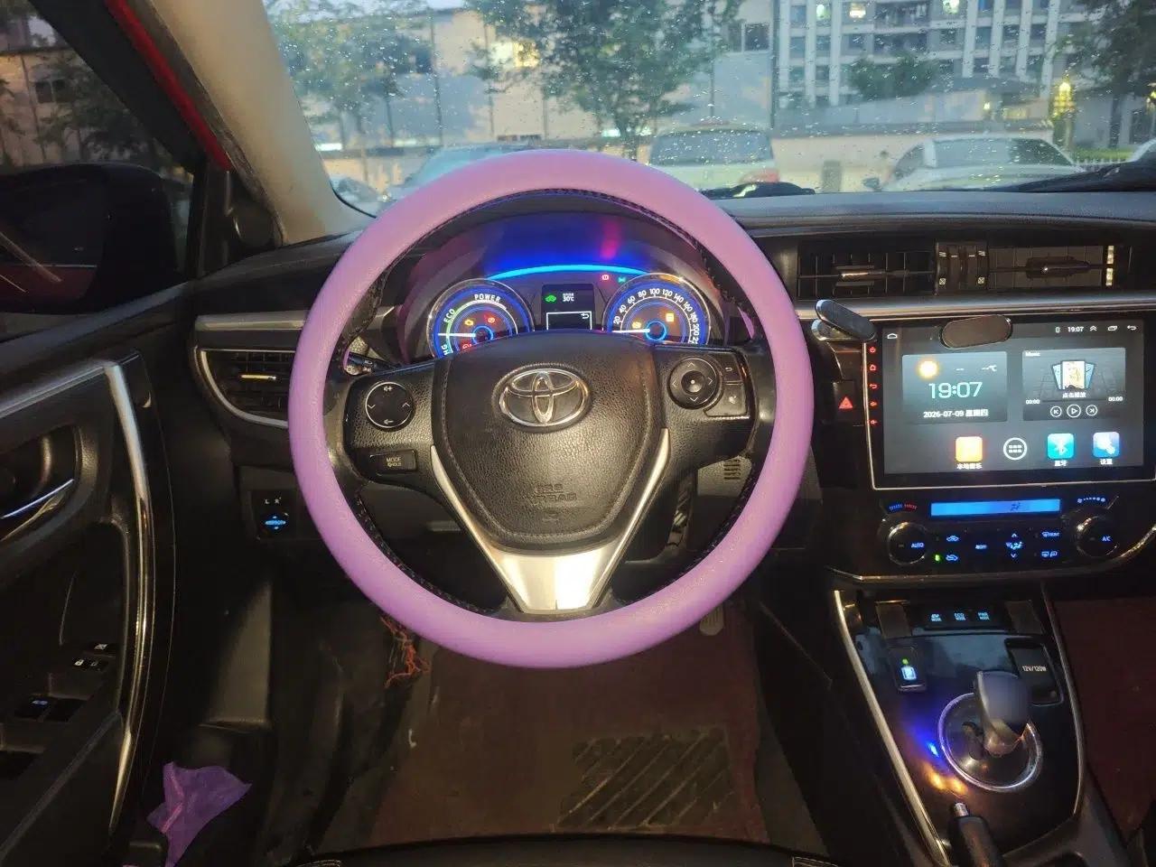 Toyota Corolla 2016 Dual-Engine 1.8L E-CVT Elite Edition — миниатюра 10