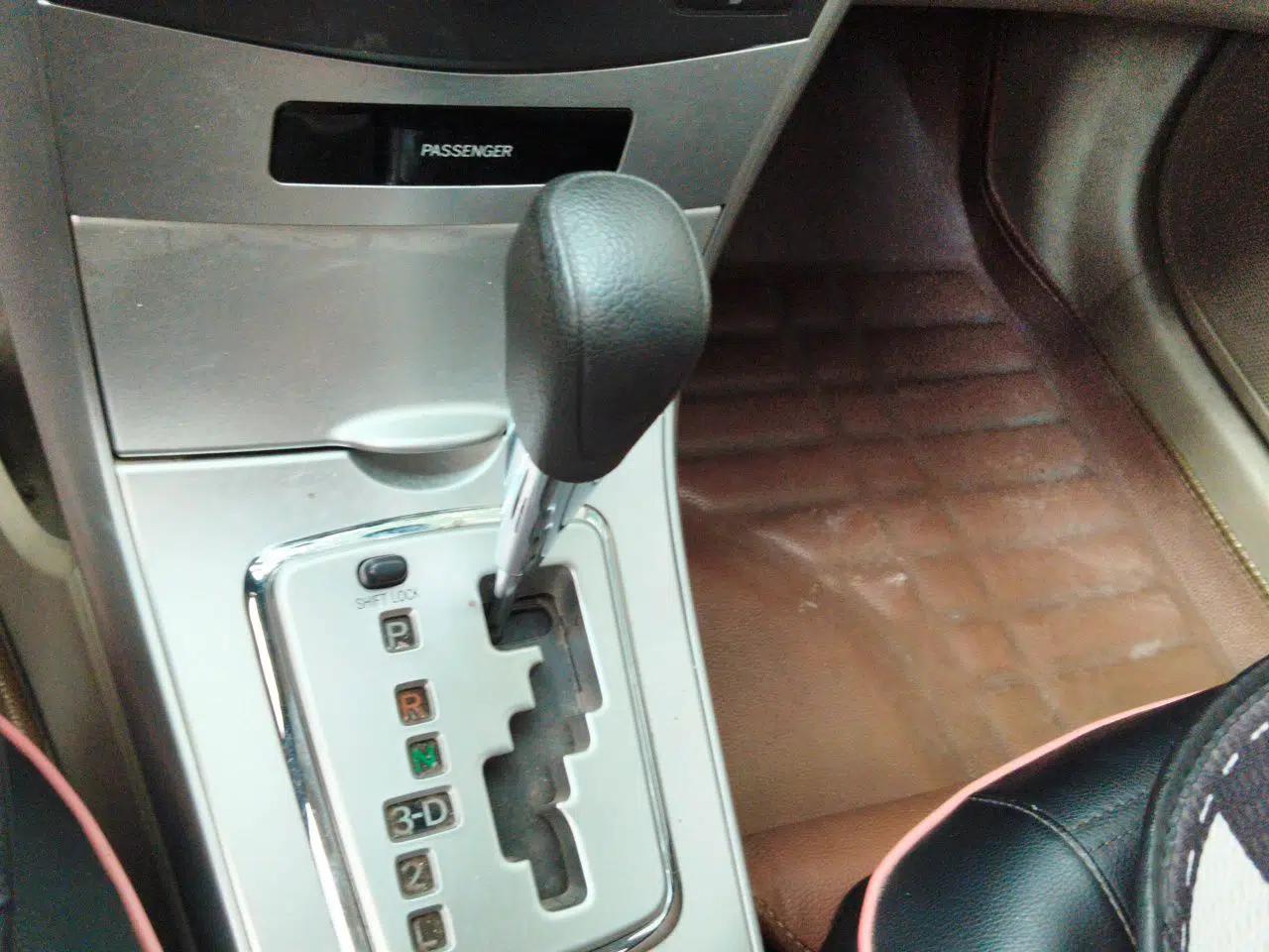 Toyota Corolla 2011 1.6L Automatic GL Sunroof Version — миниатюра 14
