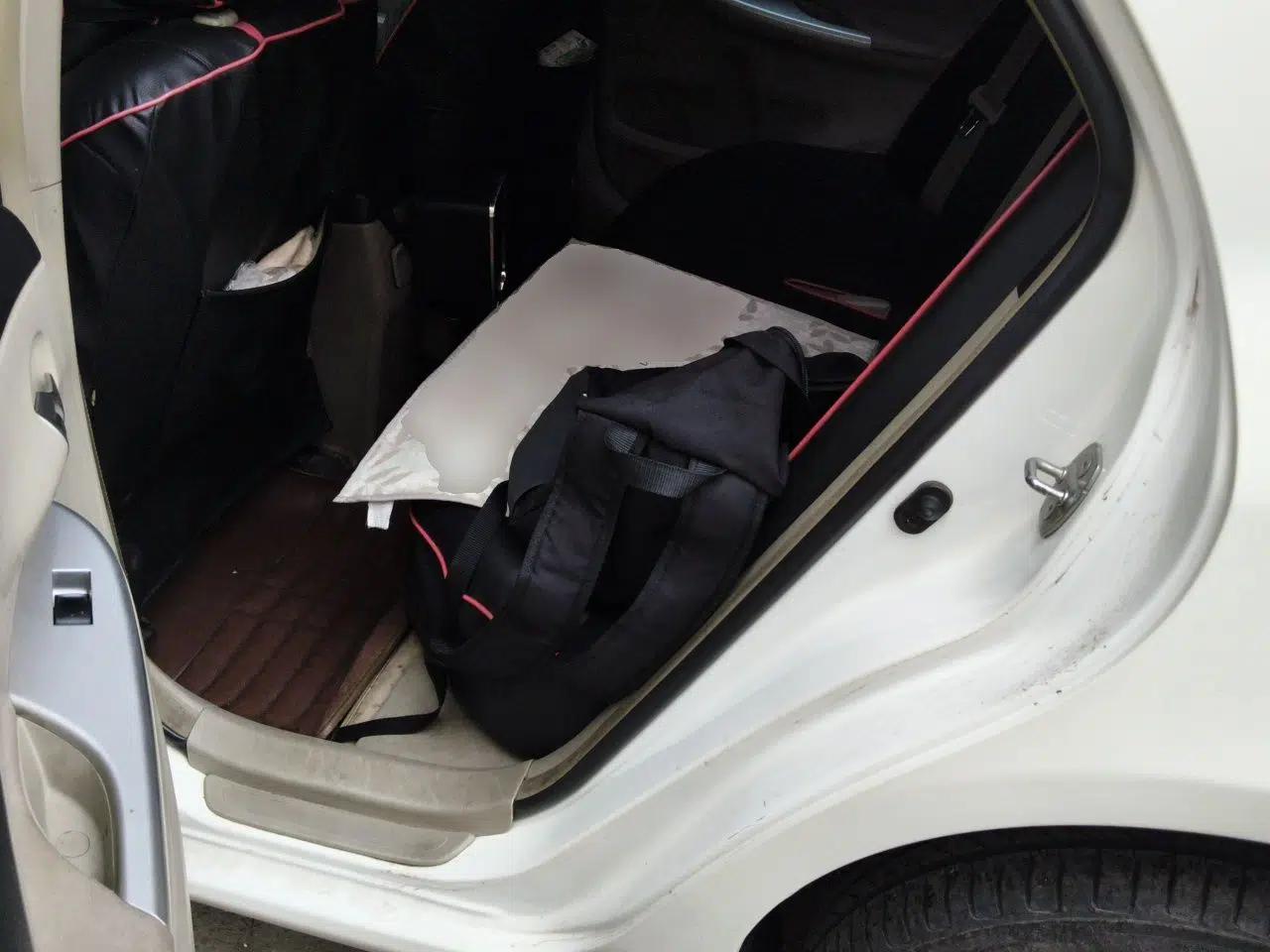 Toyota Corolla 2011 1.6L Automatic GL Sunroof Version — миниатюра 17