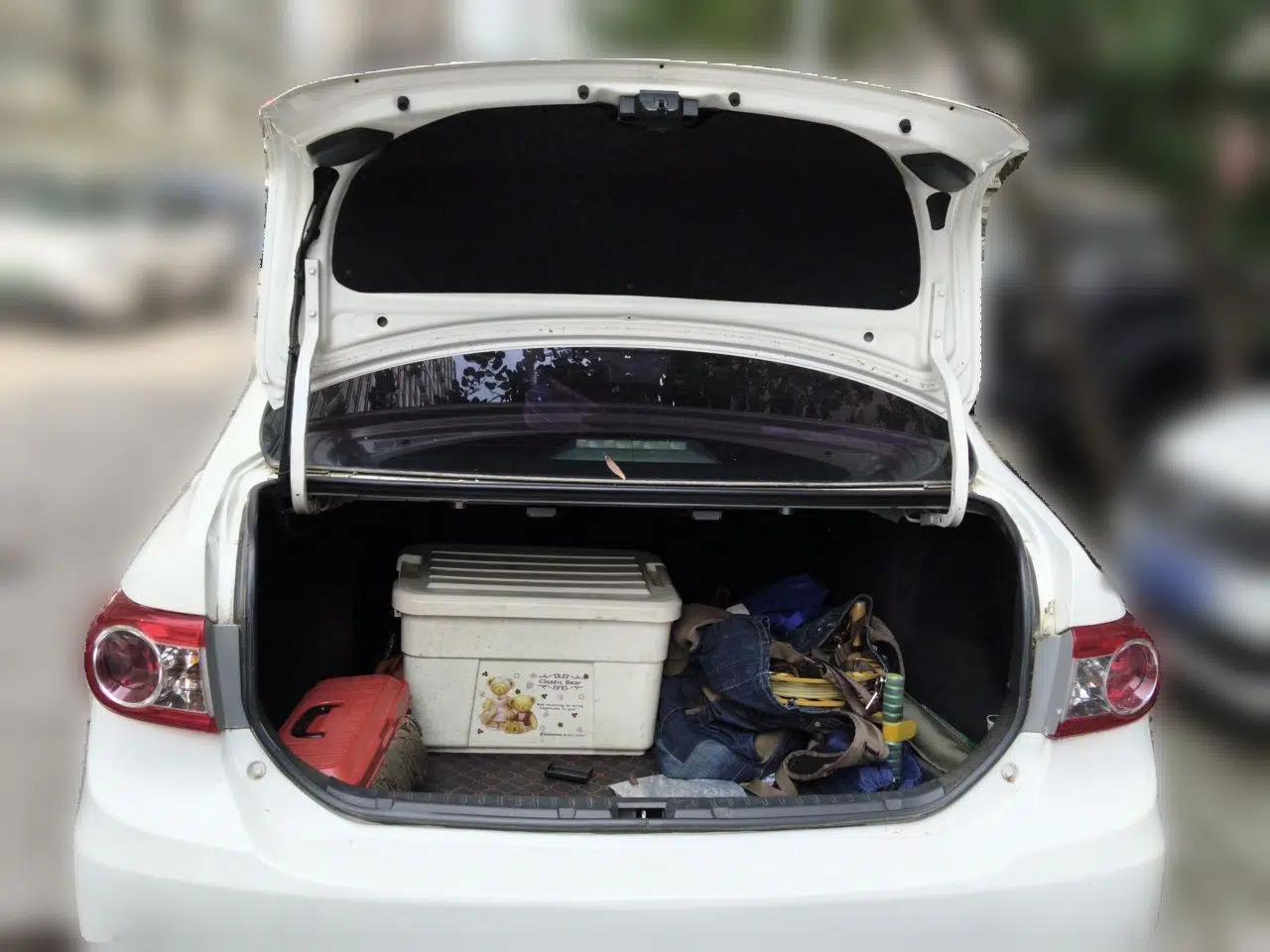 Toyota Corolla 2011 1.6L Automatic GL Sunroof Version — миниатюра 19