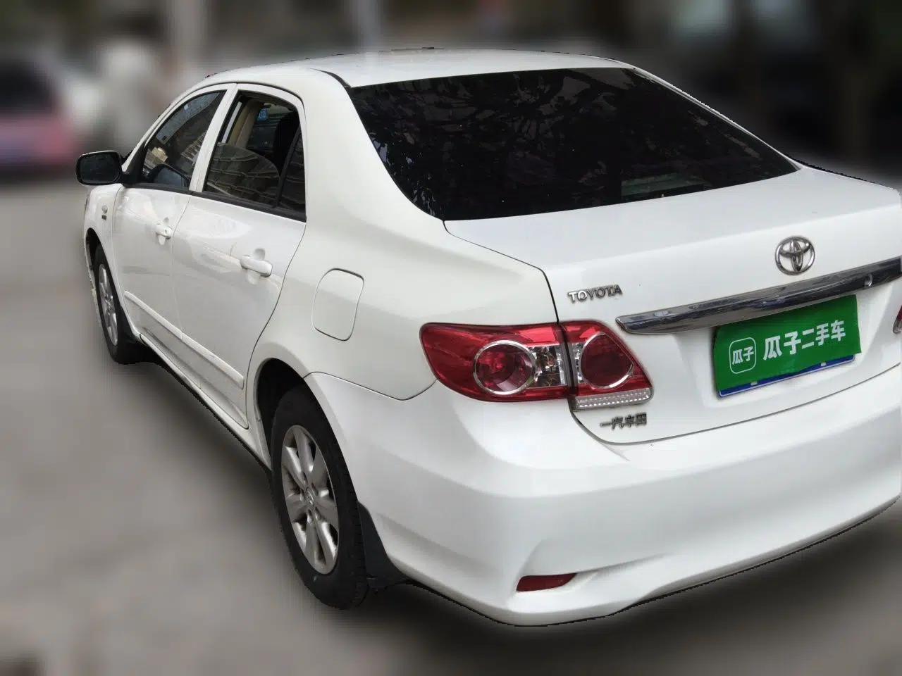 Toyota Corolla 2011 1.6L Automatic GL Sunroof Version — миниатюра 4