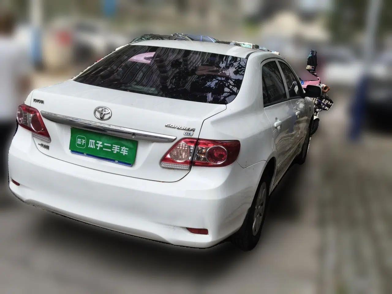 Toyota Corolla 2011 1.6L Automatic GL Sunroof Version — миниатюра 6