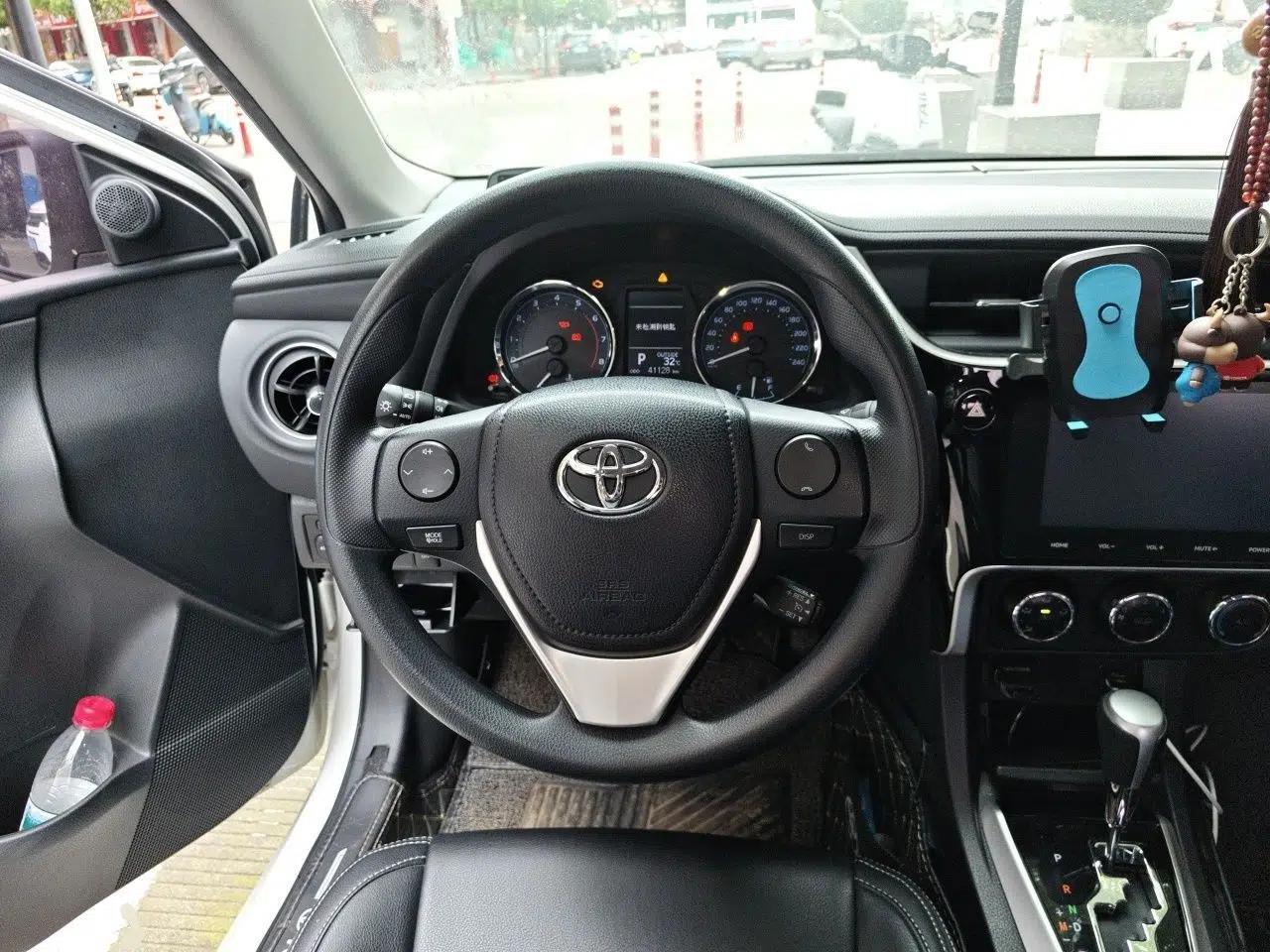 Toyota Corolla 2018 1.2T S-CVT GL-i Zhihui Edition — миниатюра 10