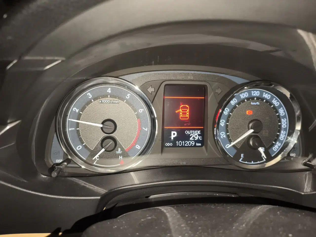 Toyota Corolla 2014 1.6L CVT GL-i Leather Edition — миниатюра 11