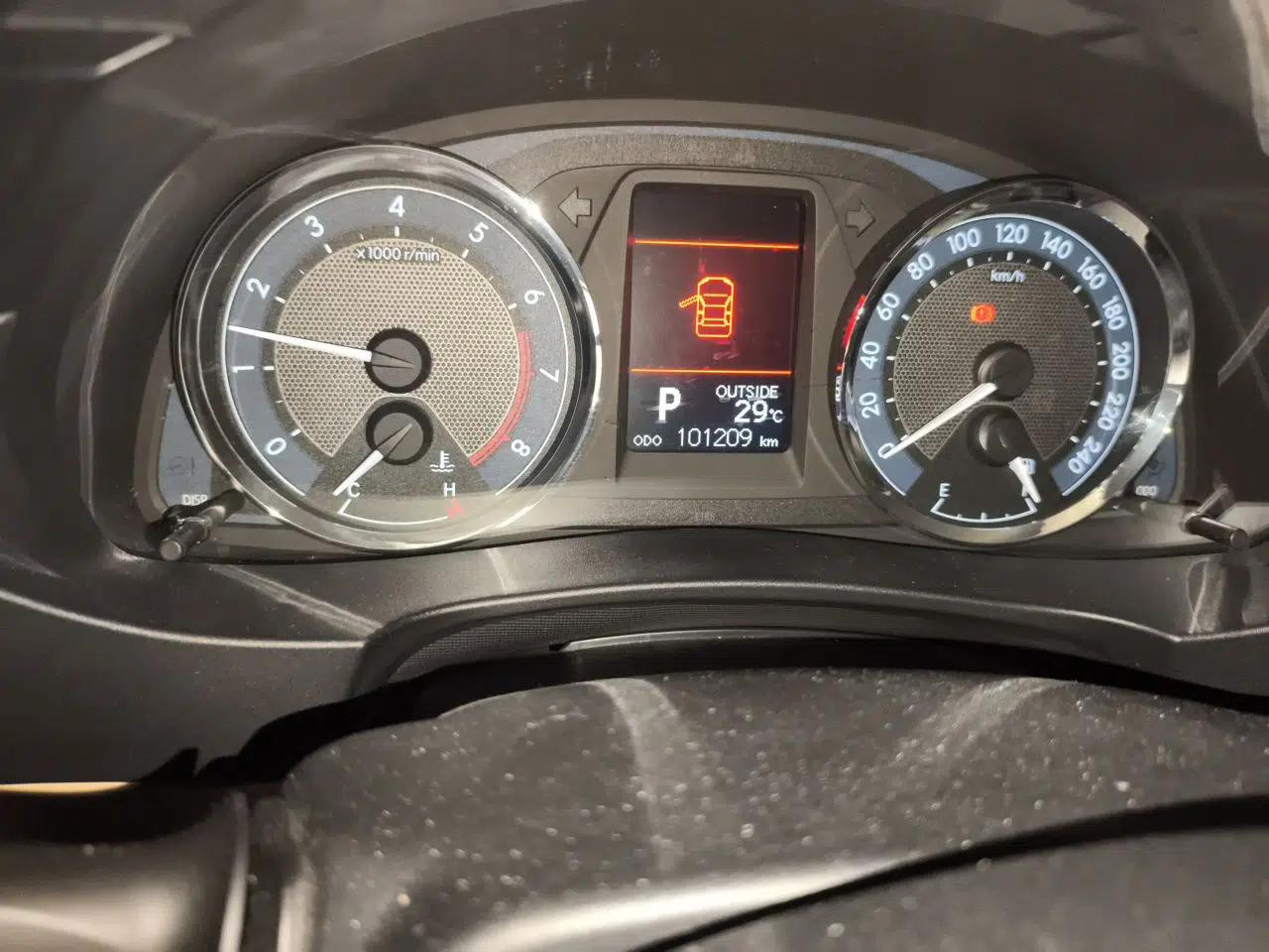Toyota Corolla 2014 1.6L CVT GL-i Leather Edition — миниатюра 12