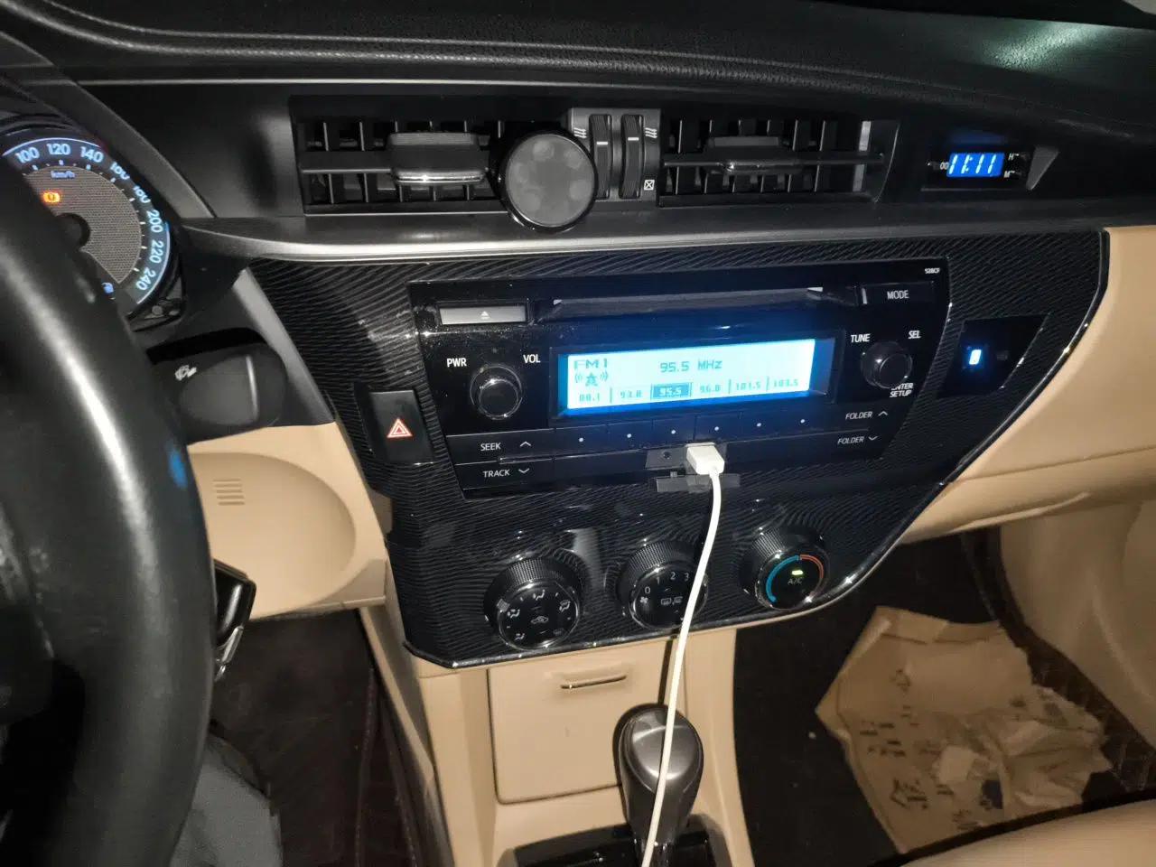 Toyota Corolla 2014 1.6L CVT GL-i Leather Edition — миниатюра 13