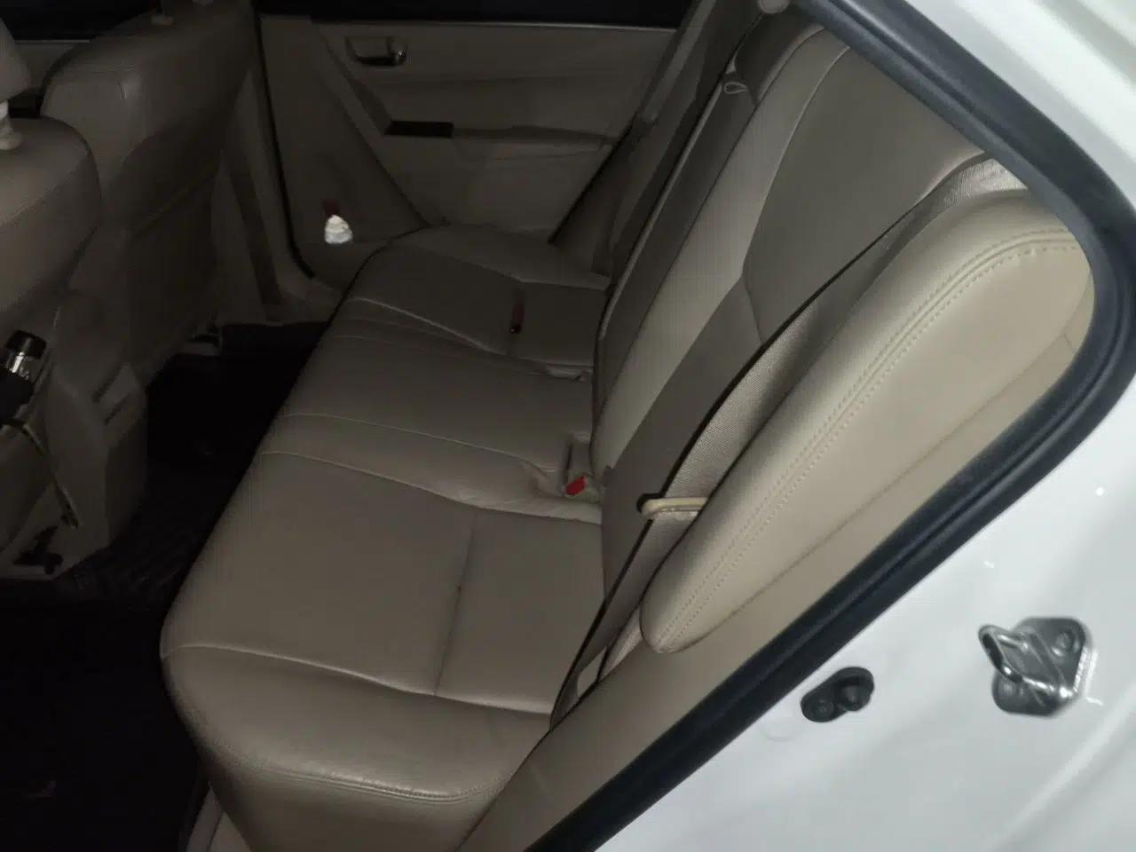 Toyota Corolla 2014 1.6L CVT GL-i Leather Edition — миниатюра 17