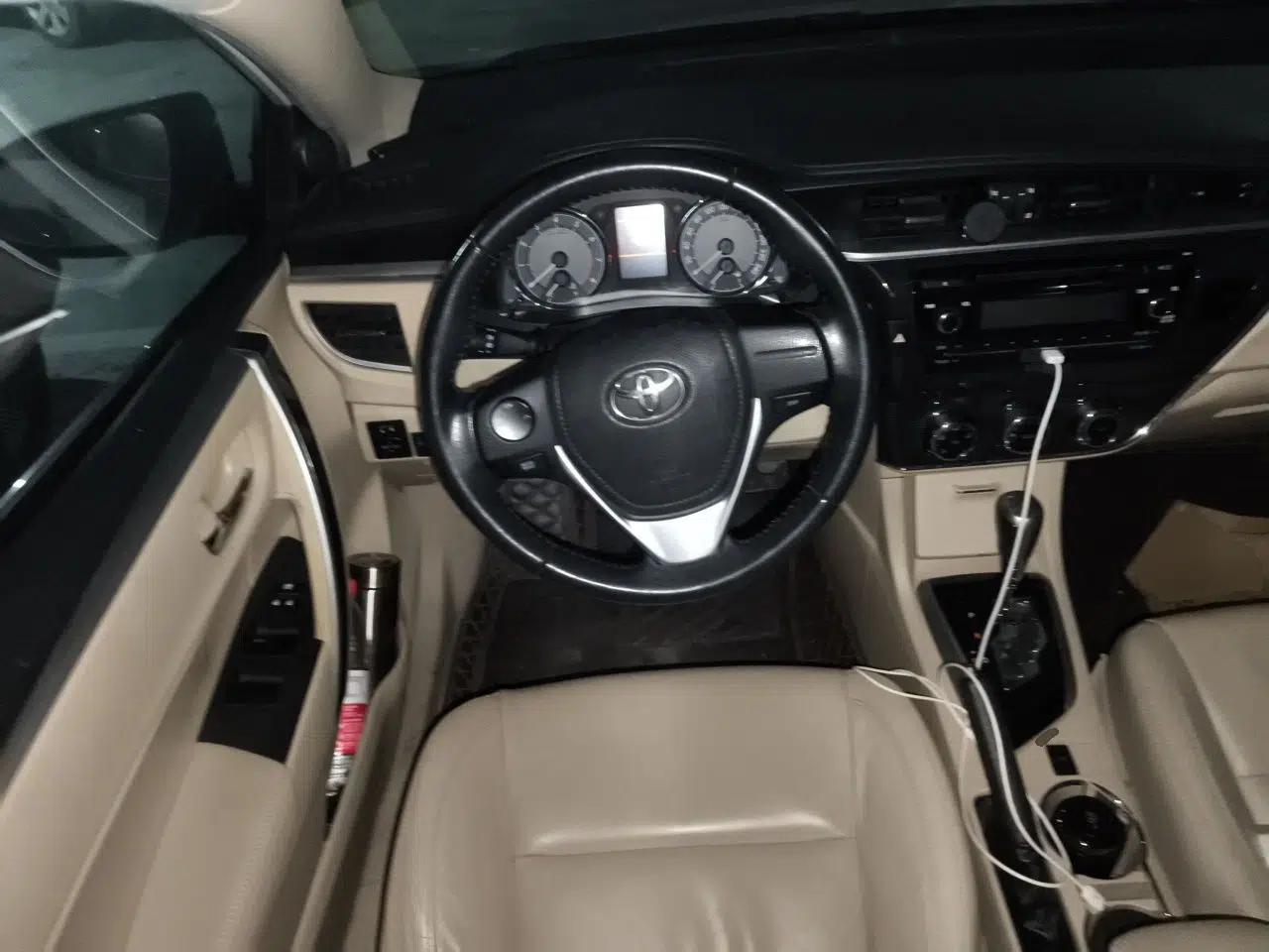 Toyota Corolla 2014 1.6L CVT GL-i Leather Edition — миниатюра 10