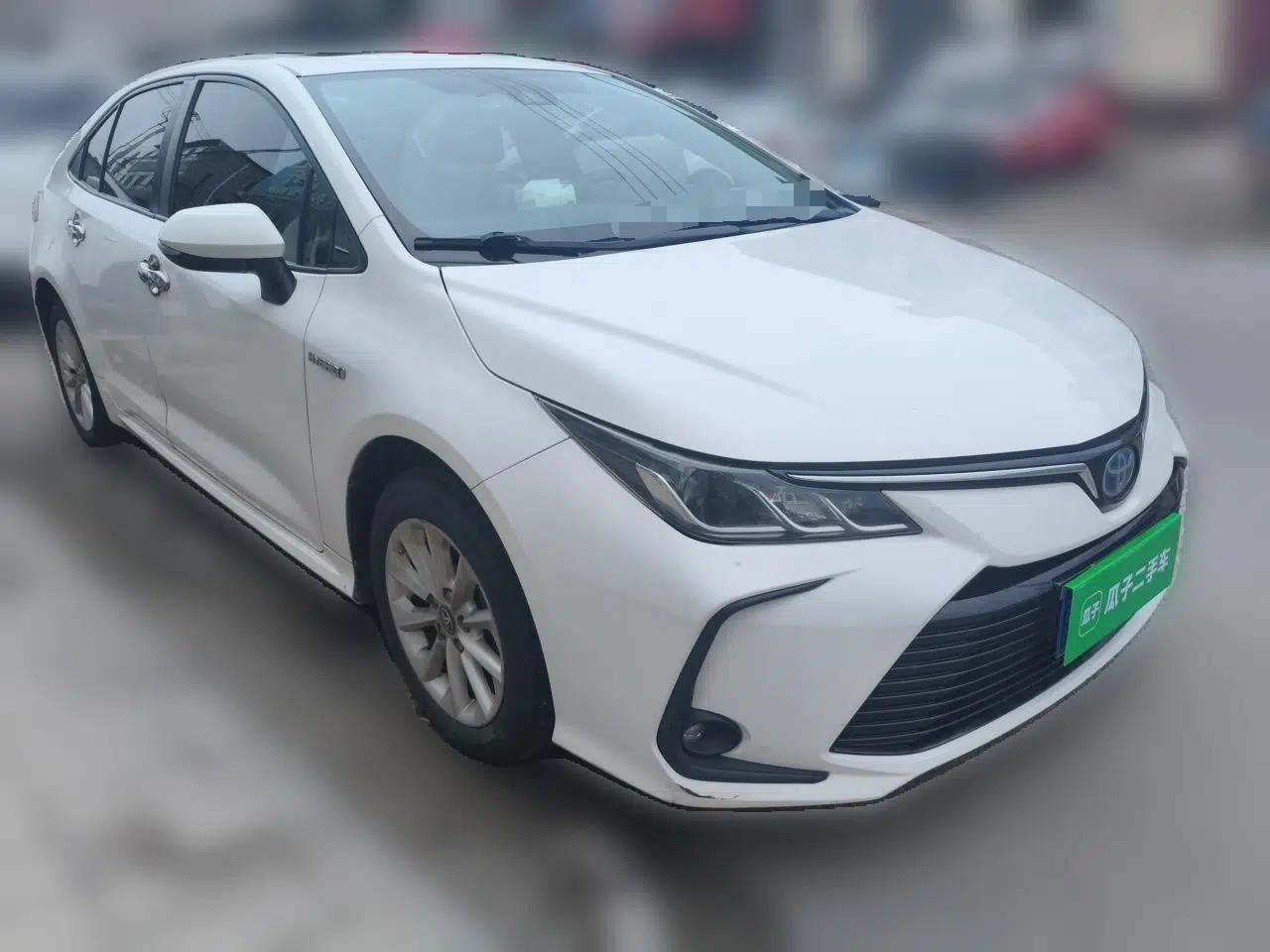Toyota Corolla 2019 Dual-Engine 1.8L E-CVT GL-i Elite Edition — миниатюра 3