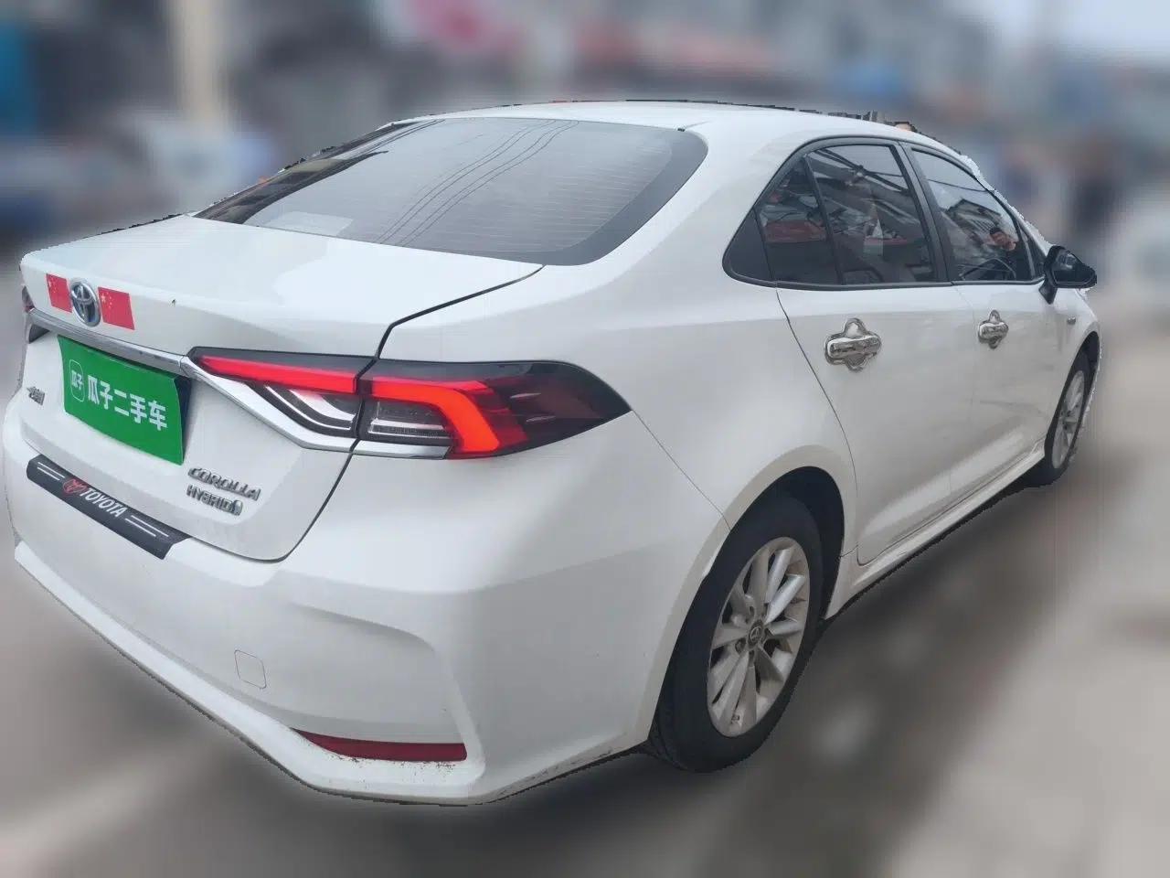 Toyota Corolla 2019 Dual-Engine 1.8L E-CVT GL-i Elite Edition — миниатюра 6