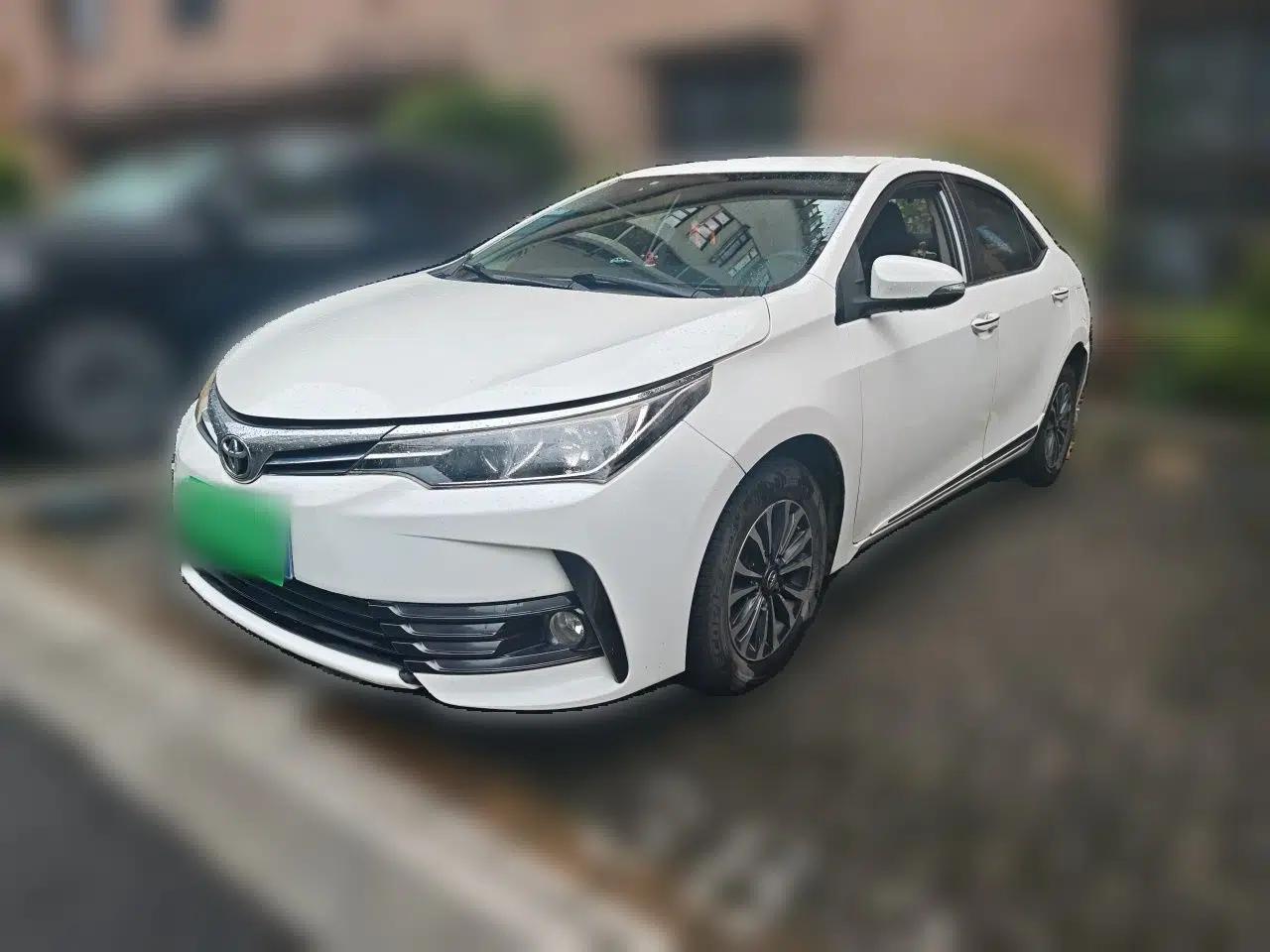 Toyota Corolla 2017 Revised Version 1.2T S-CVT GL — миниатюра 1