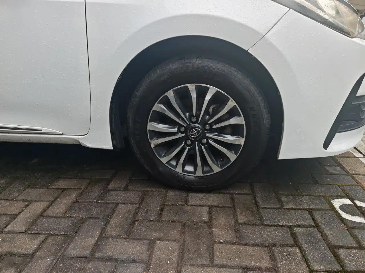 Toyota Corolla 2017 Revised Version 1.2T S-CVT GL — миниатюра 8