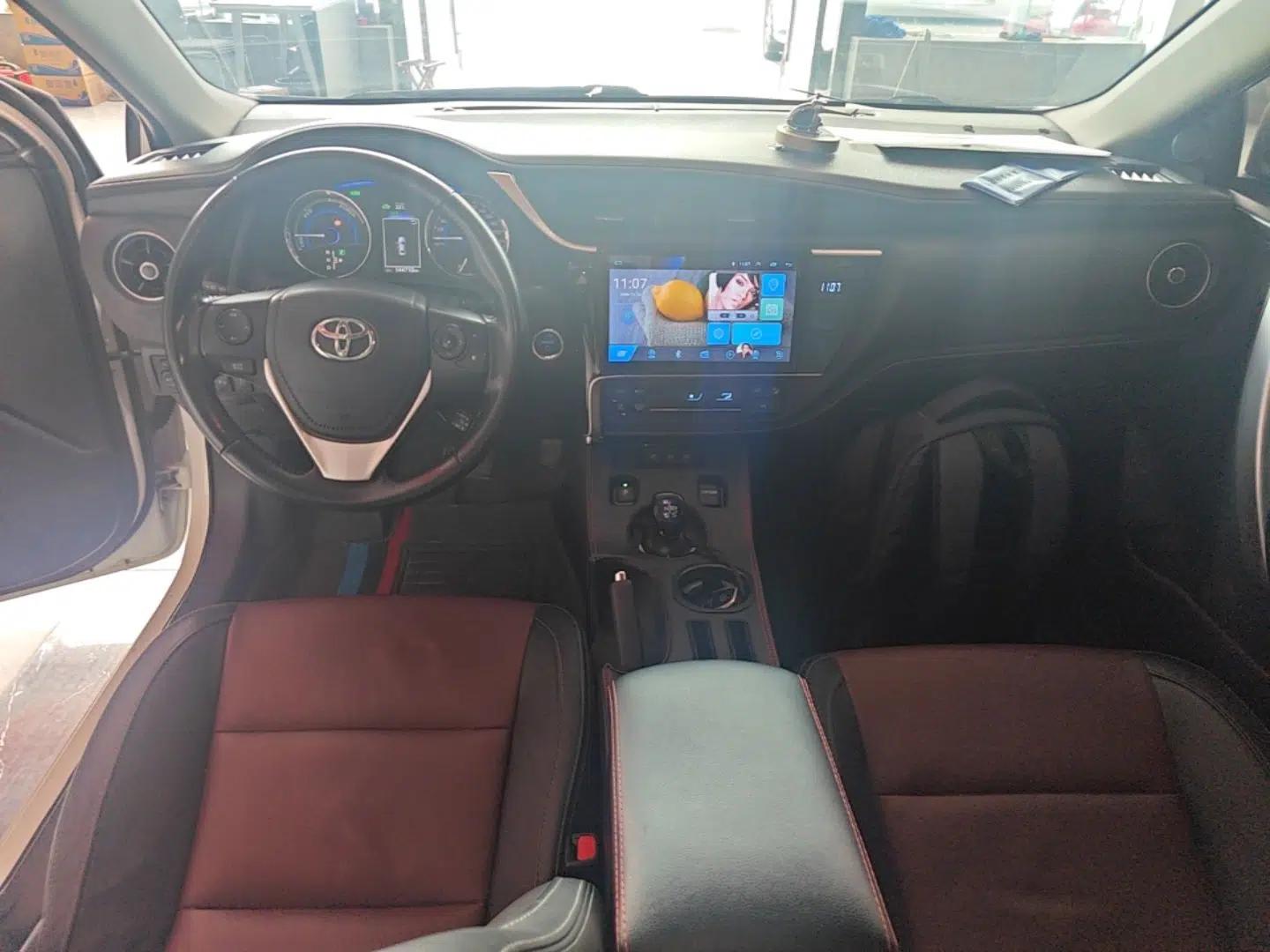 Toyota Corolla 2017 Revised Dual-Engine 1.8L E-CVT Elite Edition — миниатюра 12
