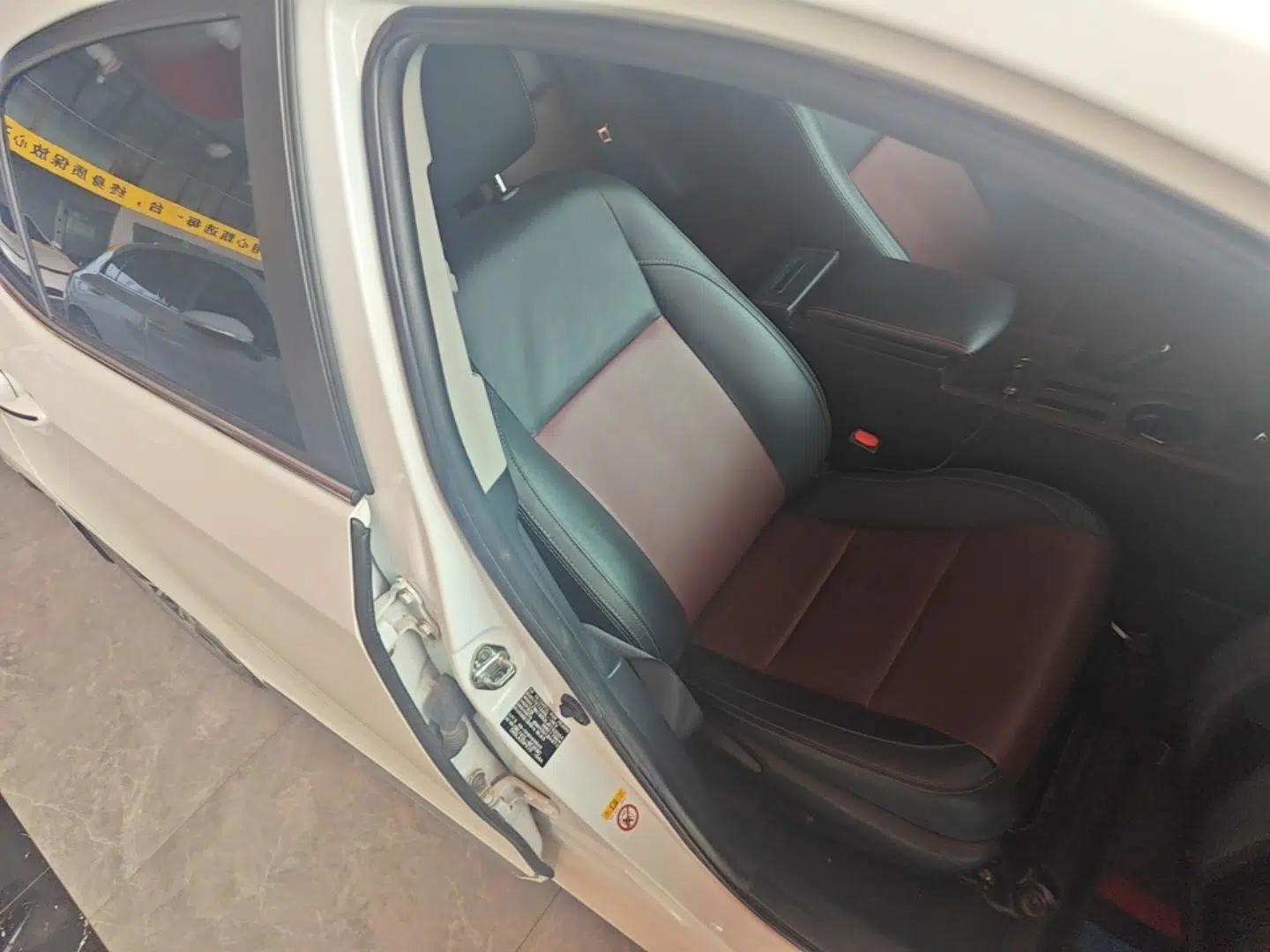 Toyota Corolla 2017 Revised Dual-Engine 1.8L E-CVT Elite Edition — миниатюра 19