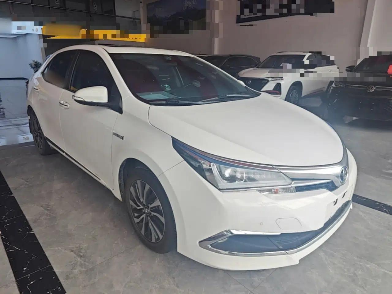Toyota Corolla 2017 Revised Dual-Engine 1.8L E-CVT Elite Edition — миниатюра 3