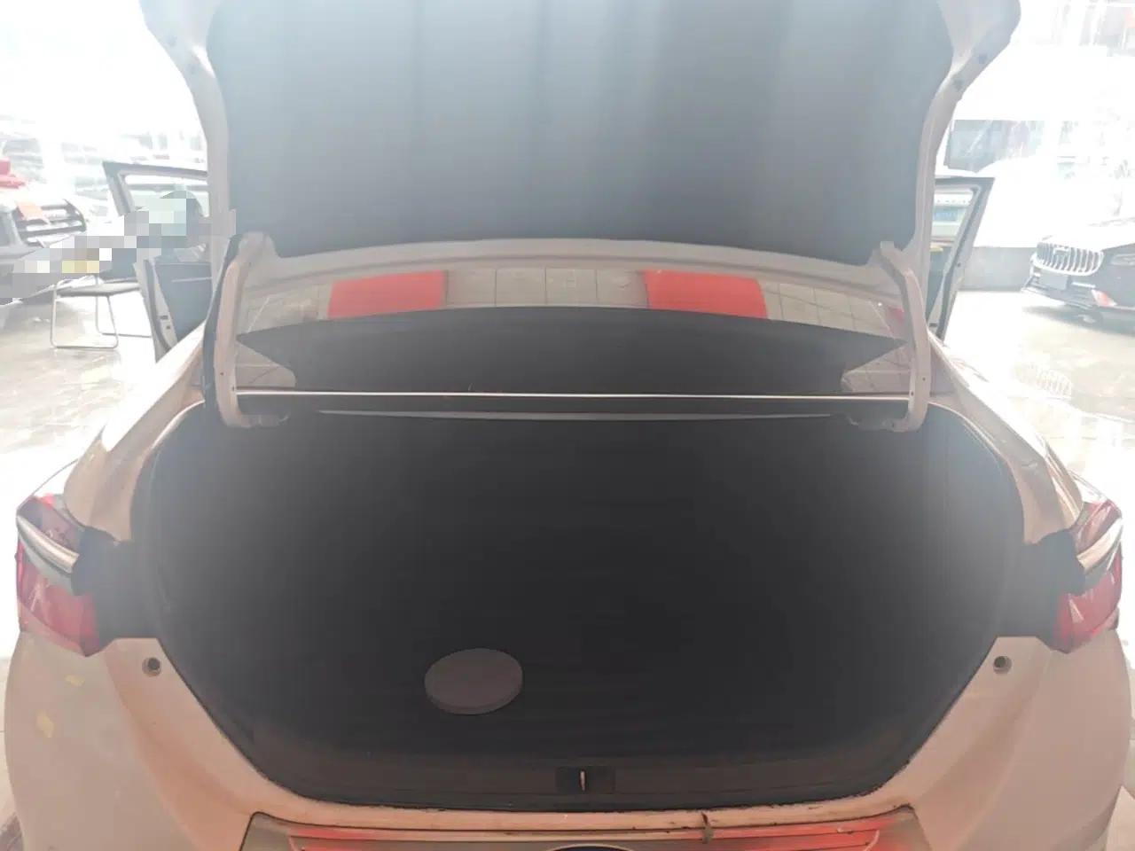 Toyota Corolla 2017 Revised Dual-Engine 1.8L E-CVT Elite Edition — миниатюра 22