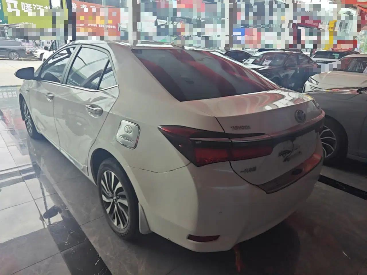 Toyota Corolla 2017 Revised Dual-Engine 1.8L E-CVT Elite Edition — миниатюра 4