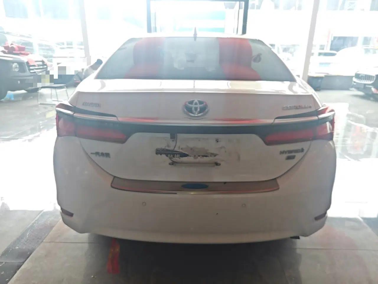 Toyota Corolla 2017 Revised Dual-Engine 1.8L E-CVT Elite Edition — миниатюра 5