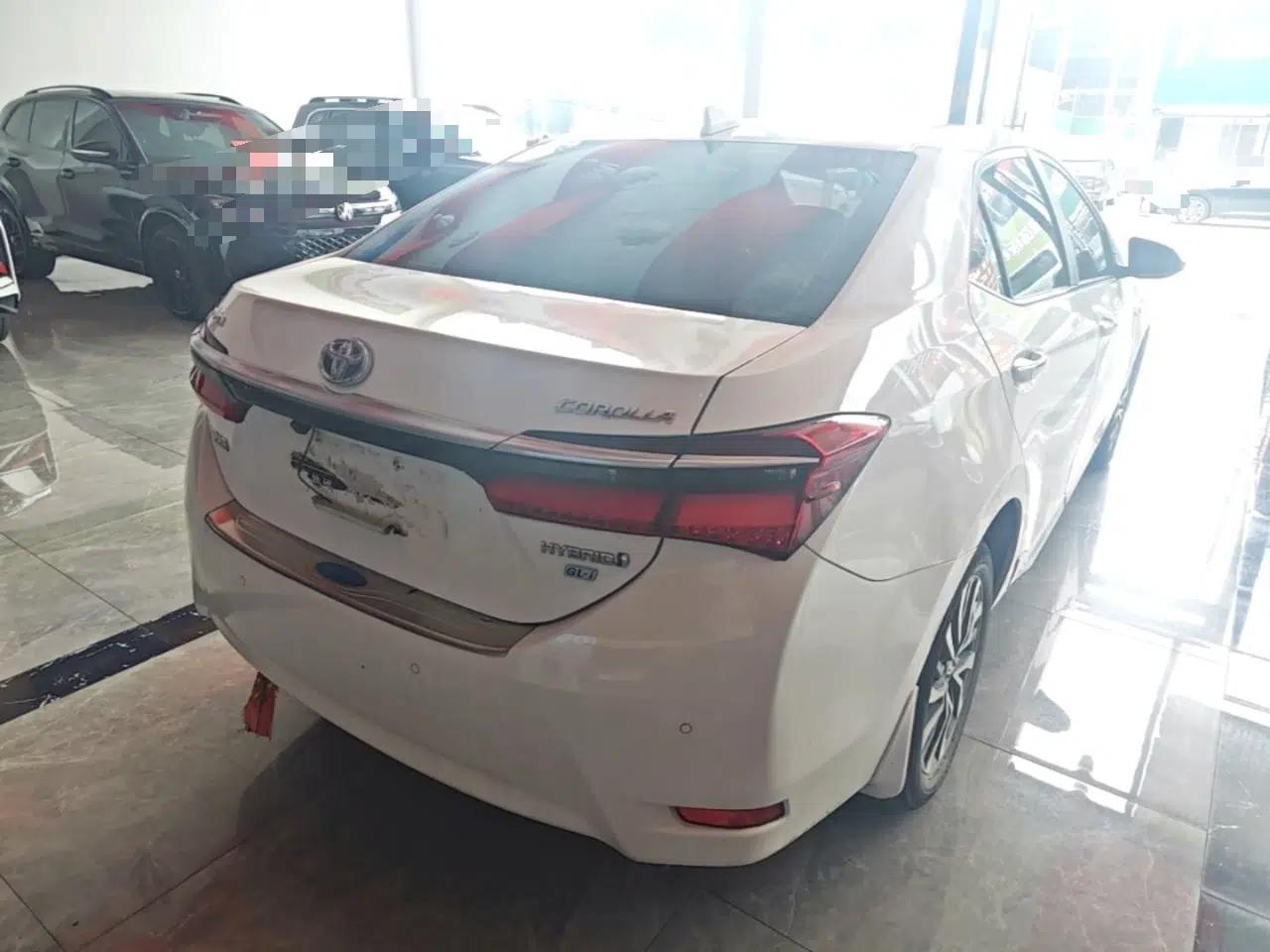 Toyota Corolla 2017 Revised Dual-Engine 1.8L E-CVT Elite Edition — миниатюра 6
