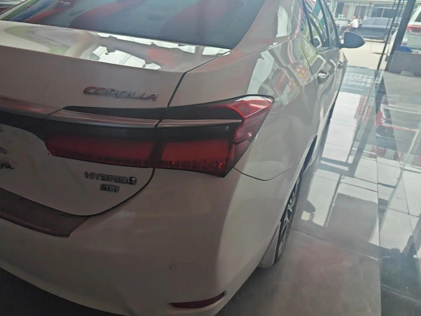 Toyota Corolla 2017 Revised Dual-Engine 1.8L E-CVT Elite Edition — миниатюра 9