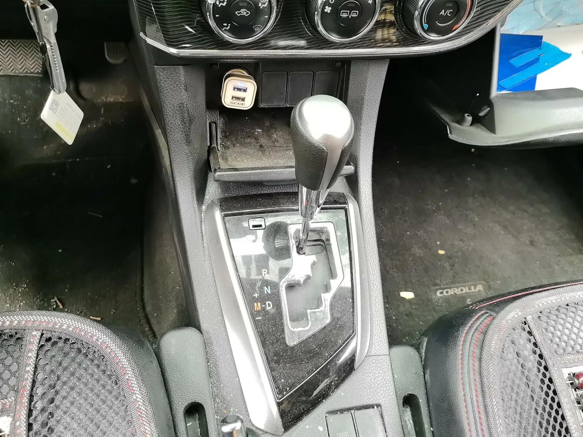 Toyota Corolla 2014 1.6L CVT GL-i — миниатюра 14