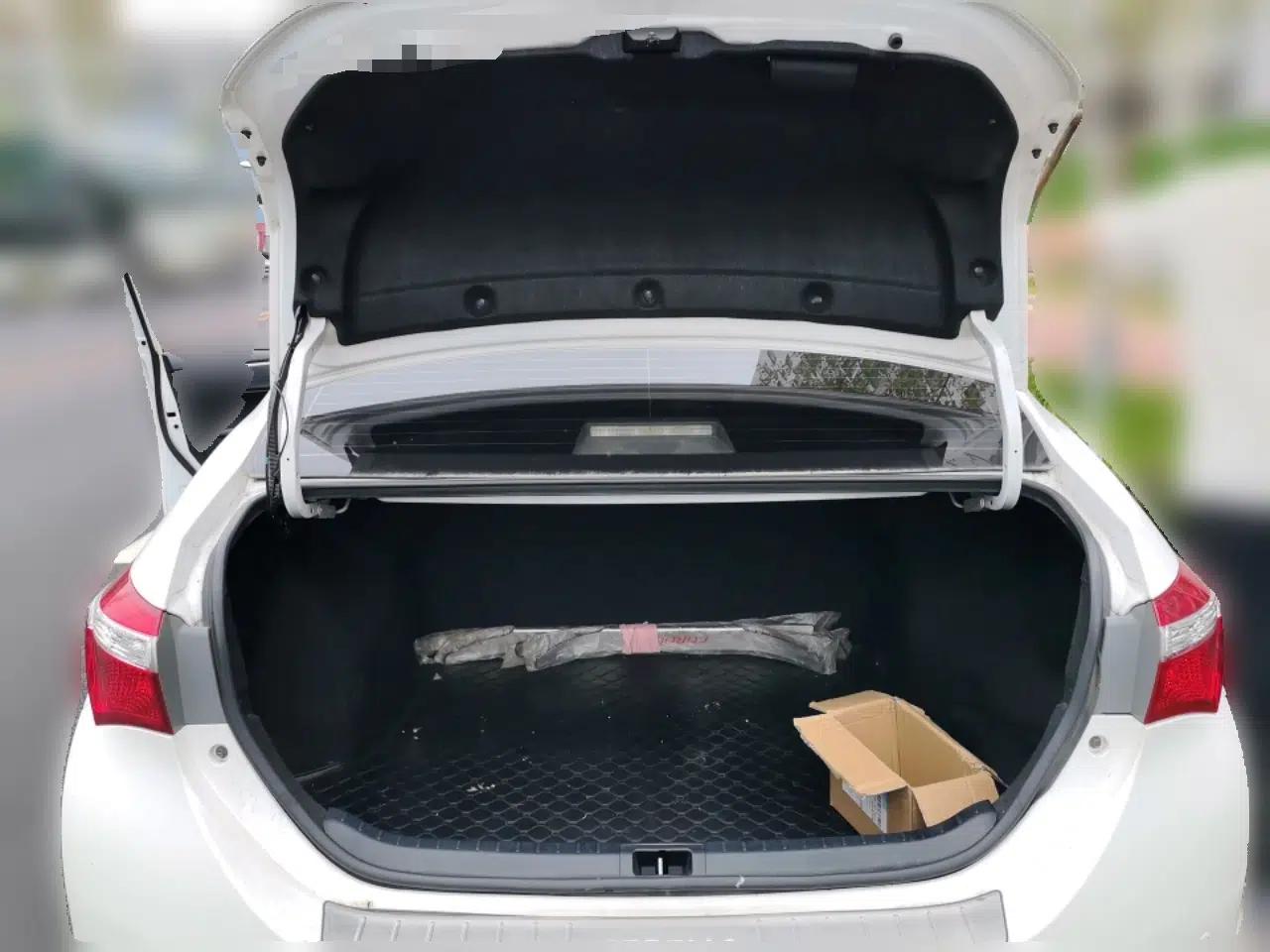 Toyota Corolla 2014 1.6L CVT GL-i — миниатюра 19