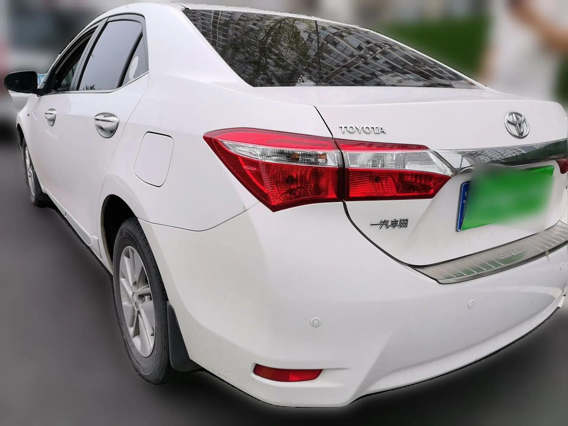 Toyota Corolla 2014 1.6L CVT GL-i — миниатюра 4