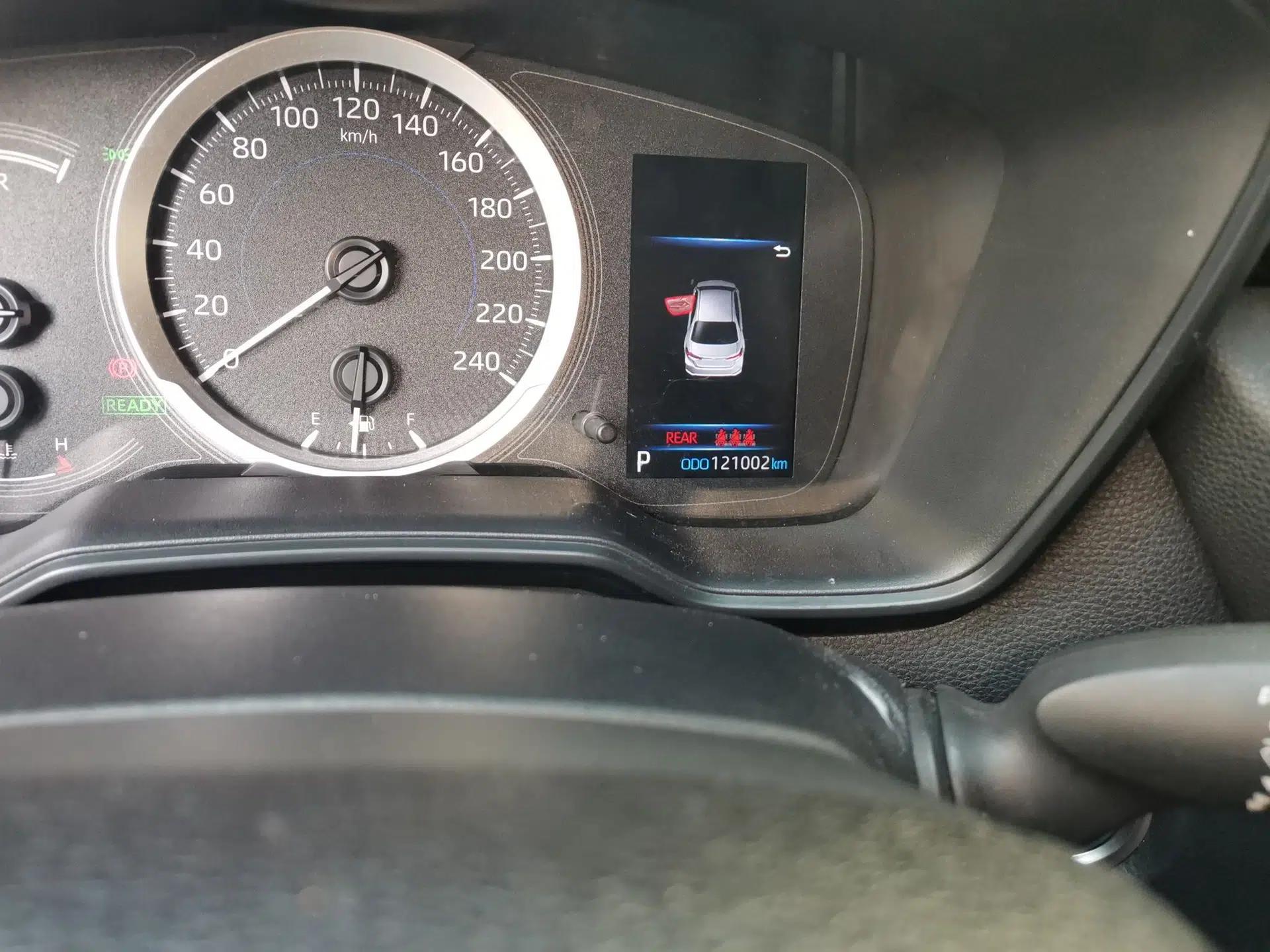 Toyota Corolla 2021 Dual-Motor 1.8L E-CVT Elite Edition — миниатюра 12