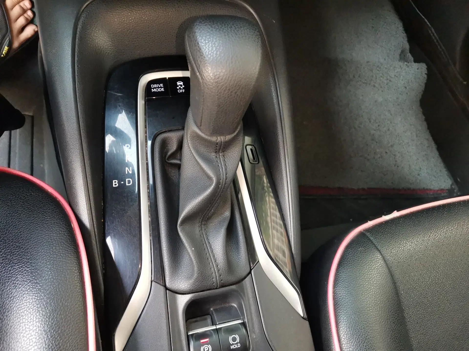 Toyota Corolla 2021 Dual-Motor 1.8L E-CVT Elite Edition — миниатюра 14