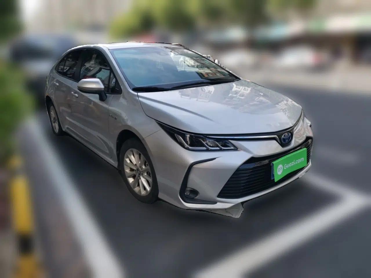 Toyota Corolla 2021 Dual-Motor 1.8L E-CVT Elite Edition — миниатюра 3