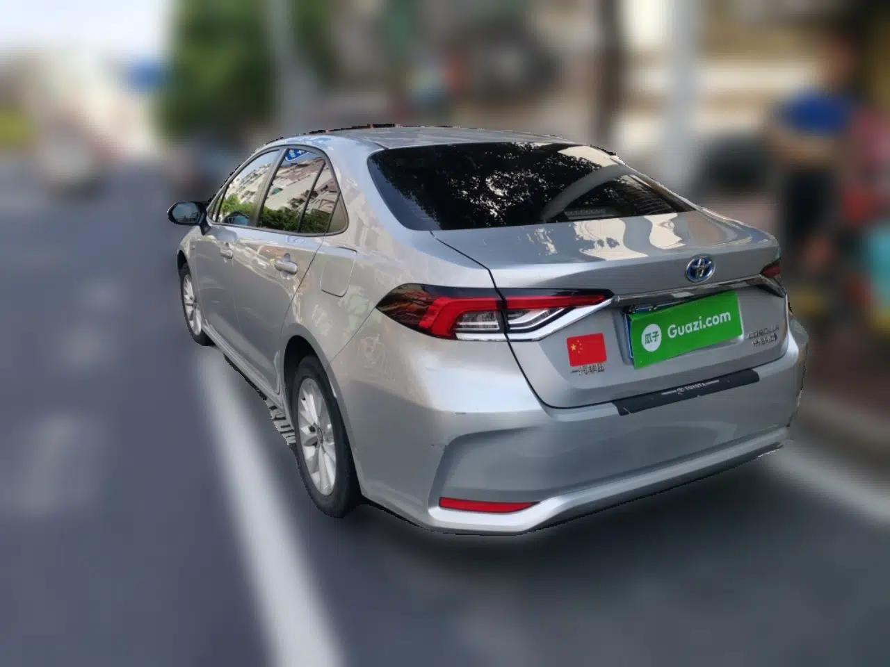 Toyota Corolla 2021 Dual-Motor 1.8L E-CVT Elite Edition — миниатюра 4