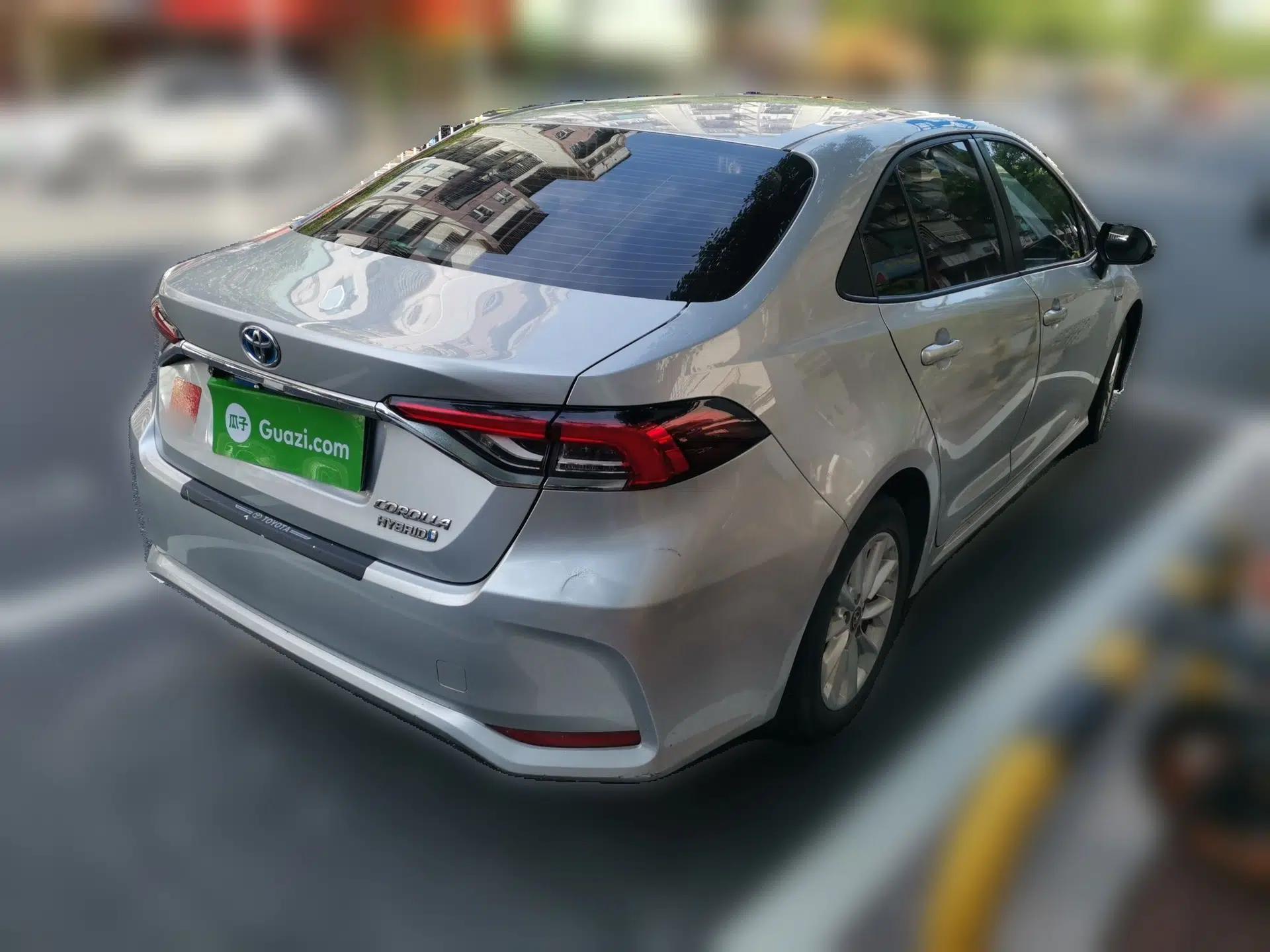 Toyota Corolla 2021 Dual-Motor 1.8L E-CVT Elite Edition — миниатюра 6