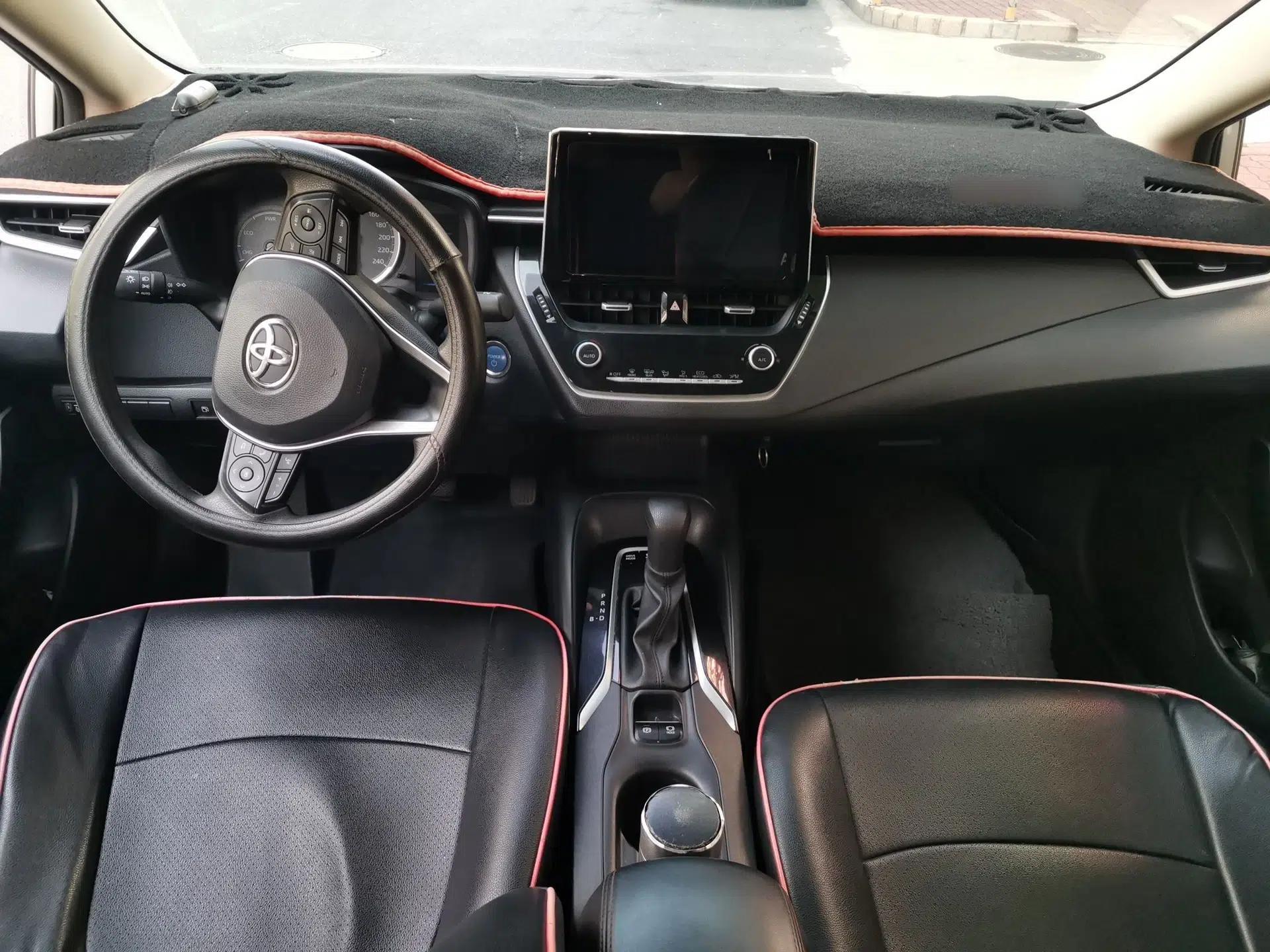 Toyota Corolla 2021 Dual-Motor 1.8L E-CVT Elite Edition — миниатюра 9