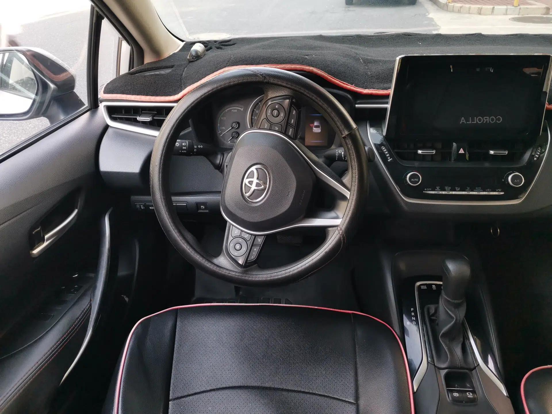 Toyota Corolla 2021 Dual-Motor 1.8L E-CVT Elite Edition — миниатюра 10
