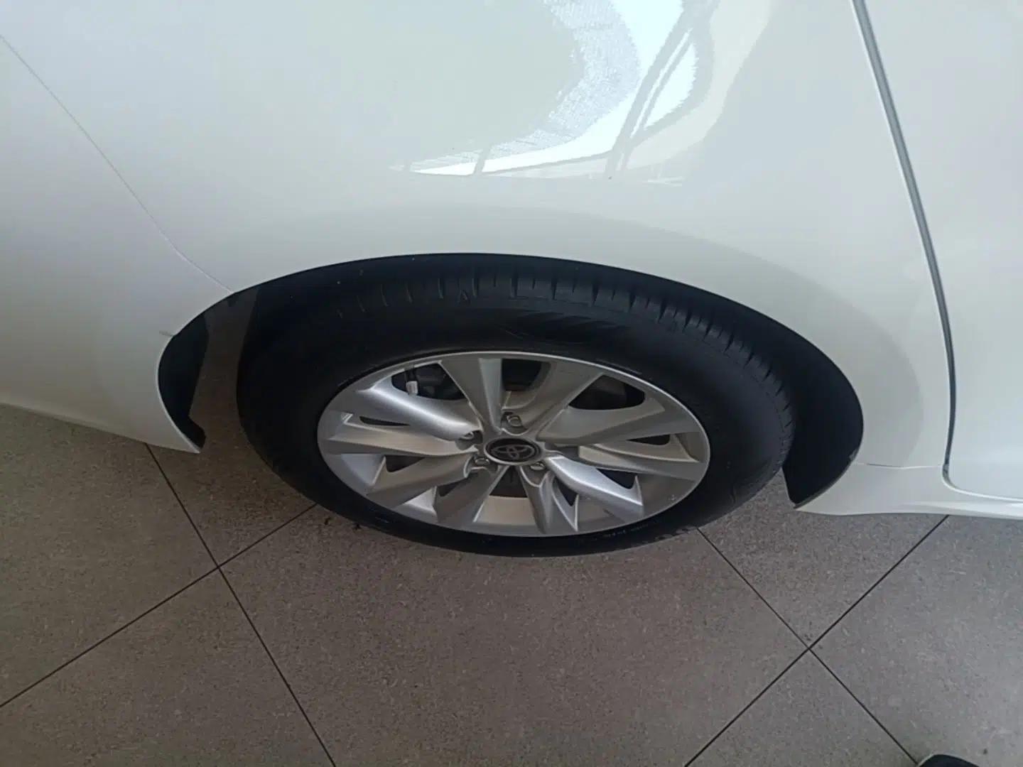 Toyota Corolla 2023 1.8L Smart Electric Hybrid Dual-Motor Elite Edition — миниатюра 11