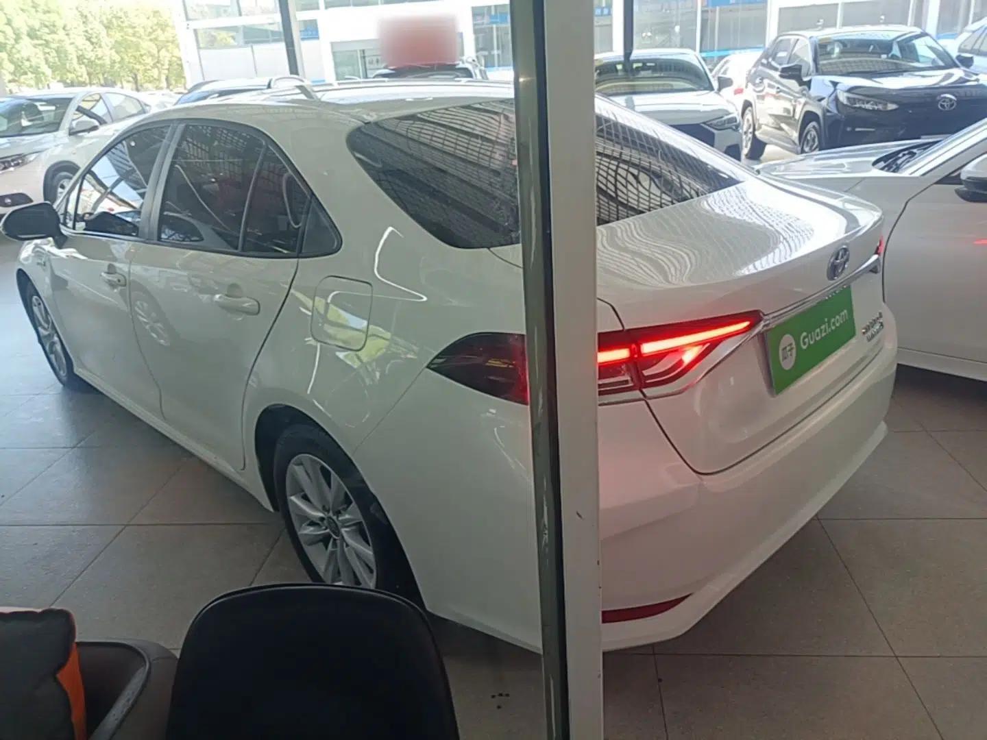 Toyota Corolla 2023 1.8L Smart Electric Hybrid Dual-Motor Elite Edition — миниатюра 4
