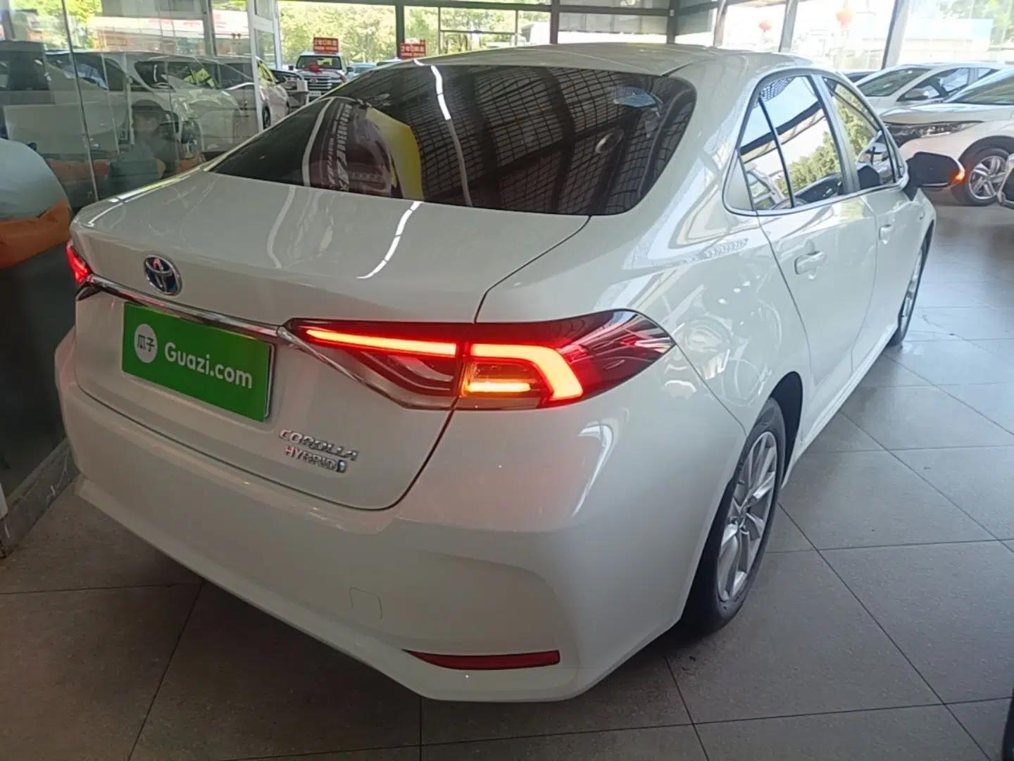 Toyota Corolla 2023 1.8L Smart Electric Hybrid Dual-Motor Elite Edition — миниатюра 6