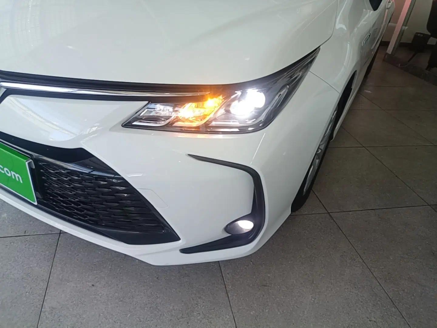 Toyota Corolla 2023 1.8L Smart Electric Hybrid Dual-Motor Elite Edition — миниатюра 8